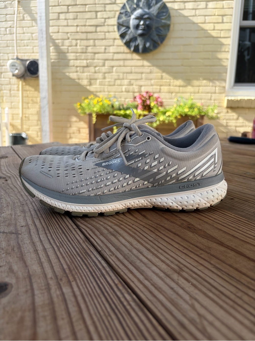 Brooks Ghost Women's Running Shoes - Gray and White